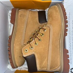 Gently worn Timberland boots. Need to be cleaned but in great condition